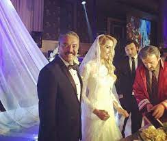 İş insanı esra erol'un eşi ali özbir'in kız kardeşidir. Mesut Akusta Ve Safak Ozbir Evlendi