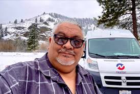 Probando la torta de mole, traditional de Jungapeo, mis compas favoritos,  la ultima vez traian unas carnitas esto jungapeo. Con ellos nunca falta el  lonche. Dejen un comentario Como apoyo a los