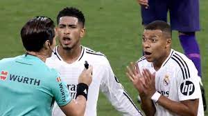 Movistar+ capta la conversación entre Mbappé y Munuera: vean lo que indignó  al francés - AS.com