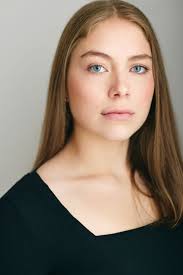 Amy Curtis's Instagram, Twitter & Facebook