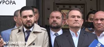 На свадьбе присутствовали леонид кучма, виктор янукович и михаил касьянов с супругами, ринат ахметов, виктор пинчук, младший брат медведчука сергей, сергей тигипко и другие. Iye1tlxb24dr1m