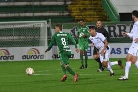 Pela última rodada o time da chapecoense recebeu o juventude na arena condá e conseguiu vencer pelo placar de 1 a 0 e fez uma partida muito boa aos olhos do técnico umberto louzer. Chapecoense Bate O Avai Por 2 A 0 E Se Aproxima Das Semifinais