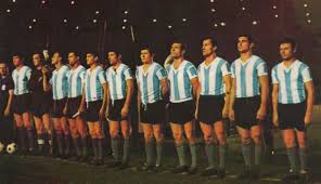 من أبرز اللاعبين الحاليين ليونيل ميسي الذي توج بجائزة الكرة الذهبية. Ù…Ù†ØªØ®Ø¨ Ø§Ù„Ø£Ø±Ø¬Ù†ØªÙŠÙ† Ù„ÙƒØ±Ø© Ø§Ù„Ù‚Ø¯Ù… Ø§Ù„Ù…Ø¹Ø±ÙØ©