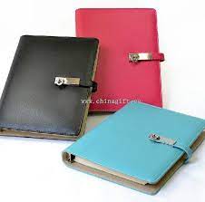 Deník s růžovým designem z dívčí sady. Zamek Denik Notebook Cg25493 Chinagiftco
