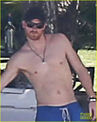 Prince Harry Goes Shirtless At The Beach In Jamaica Prince Harry Prince Harry Pictures Prince Harry Young