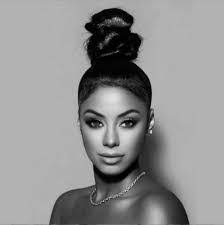 Mary Splan's Instagram, Twitter & Facebook