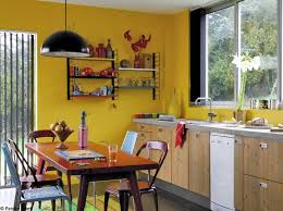 Prolongez L Ete Et Donnez Un Coup De Soleil A Vos Murs Elle Decoration Cuisines Maison Cuisines Design Cuisine Coloree