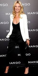 I Love A White Blazer Paired With All Black Chic Fashion White Blazer Outfits White Blazer