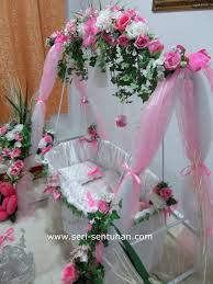 Adat buai berendoi ini dipersembahkan sebagai tanda keriangan atau kesyukuran menyambut kelahiran cahaya mata. Pakej Pelamin Mini Pelamin Buaian Berendoi Gubahan Hantaran Ss Buaian Berendoi Pink Putih Nur Fain Taman Kempas Jb