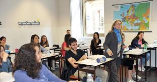 In lombardia i ragazzi delle superiori potranno tornare (parzialmente) in classe da lunedì prossimo. Scuole Entro Il Fine Settimana La Decisione Di Riaprire O Prolungare La Chiusura Il Sole 24 Ore