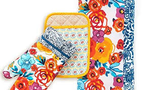 Oven mitts and pot holders are two essential items that everyone needs in their kitchen. Country Garden Kitchen Decor 1 Potholder 1 Oven Mitt 1 Towel 3 Piece Set Home Garden Linens Textiles