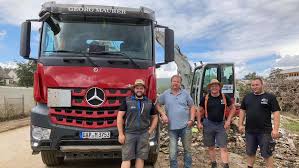 Garmisch-Partenkirchner Unternehmer schickt vier Mitarbeiter ins  Katastrophengebiet: Schlamm, Leid und Katastrophen-Touristen