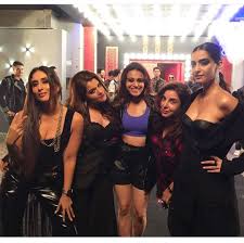 Pin By Hazara Nur On Bollywood Stars Indian Celebrities Sonam Kapoor Fashion Bollywood Celebrities