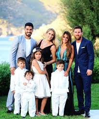 Esta vez, la rosarina compartió 3 fotos y despertó los. Hearts Of Truth Teammessi Luis Suarez Sofia Balbi Antonela