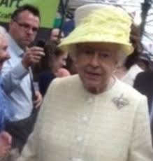 La reina isabel ii de inglaterra, de 90 años, se convirtió este lunes en la primera monarca británica en cumplir el jubileo de zafiro. Reina Isabel Ii Compare La Altura Peso Parametros Del Cuerpo Con Otras Celebridades Stellameus