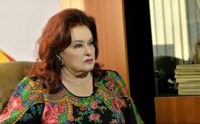 A absolvit facultatea de litere și filozofie și facultatea de drept. ActriÈ›a Stela Popescu A Murit FiÈ™Äƒ BiograficÄƒ Periodico El Rumano Espana