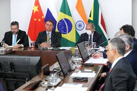 Eu achei que eram pessoas de verdade mas aí o bolsonaro falou inglês e eu percebi que eram fantoches. Bolsonaro Divulga Elogios De Putin A Suas Qualidades Masculinas E Coragem