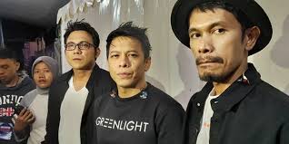 Lihat saja penggemarnya ada dimana dimana dengan jumlah yang. 3 Fakta Menarik Tentang Noah Pernah Berdebat Dan Siap Rekam Ulang Lagu Lagu Peterpan Halaman All Kompas Com