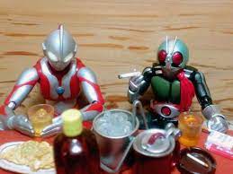 ultraman hangin out with kamen rider number two toys ultraman kamenrider japan funny toy actionfigures actionfigure figures 面白い画像 仮面ライダー 笑いが止まらない