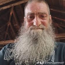 My name is Stella, I live near you. Will you accept me? 💚📍