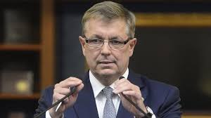 Matolcsy ádám és ismerősei rendszeresen felbukkantak a gép körül. 430 Millios Luxusvillaban Lakik Matolcsy Gyorgy Mfor Hu