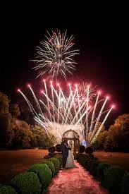 Lonchera de comida mexicana, comprometidos a. This Castle Wedding Is Mind Blowing Wedding Fireworks Castle Wedding Wedding Wire Website