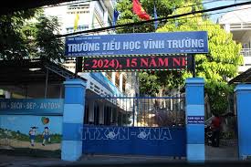 Cảnh báo an toàn thực phẩm trước cổng trường học | baotintuc.vn