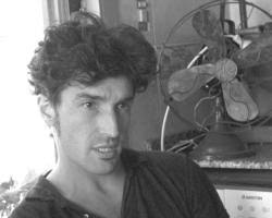 Willy Crook en vivo en OtroBar con sonido digital y en pantalla gigante