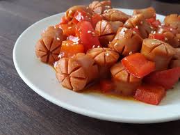 Karena rekomenasi menu hari ini ada bakwan kembang kol, pindang tulang dan sate usus. Rezept Gebratenes Wurst Mit Scharf Sauer Sosse Tumis Sosis Asam Pedas Schatzilee De