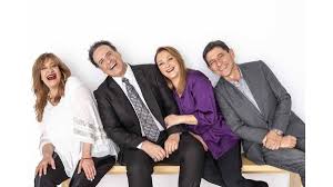 Η άφιξη ενός νέου, γοητευτικού άντρα αναστατώνει τον γυναικείο πληθυσμό του κολοκοτρωνιτσίου. To Kafe Ths Xaras To Cafe This Xaras Neos Kyklos Epeisodiwn Home Facebook