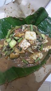 Koleksi resepi masakan dari pelbagai sumber dari seluruh dunia dalam bahasa malaysia. Lontong Pecel Sedap Dapuqzaila