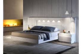 Souvent, c'est de l'éclairage led qui permet d'en avoir une lumière un peu plus. Lit Adulte Avec Tete De Lit Led Et Chevets Frene Et Blanc Cbc Meubles
