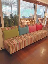 Jouez avec les styles pour composer un décor à votre image et mettre en scène votre univers personnel avec le large choix de modèles proposés à sa collection. Banquette Sur Mesure Multicolore Restaurant Tapissier A Paris 6 8 16 17 Et Neuilly Atelier Creaplus