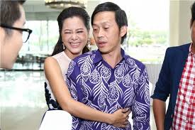 Diễn viên hài hoài linh tên thật là võ hoài linh, sinh năm 1969 tại tỉnh cam ranh, khánh hòa, quê quán đại lộc, quảng nam). Nam ThÆ° Co Ä'á»™ng Thai Báº£o Vá»‡ Ns Hoai Linh ThÆ°Æ¡ng Ä'an Anh Ä'áº¿n Phat á»©c Giá»¯a Lum Xum Tá»« Thiá»‡n