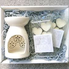 Soy Wax Melts And Burner Hamper Gift Set Wax Tarts Heart Shaped Design Luxury Strong Fragrance In 2020 Wax Melts Packaging Candle Wax Melts Handmade Candles