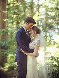 In this saturday night live sketch that was cut for time, host john mulaney plays the groom who has to sit and watch. John Mulaney Annamarie Tendler S Catskill Mountain Wedding