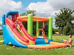 Eine hüpfburg, je nach ausstattung auch mit kletterwand, wasserspritze oder rutsche uvm. Gartenspielzeug 101 Spielsachen Fur Draussen Dad S Life
