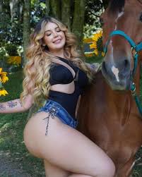 الجمال يأتي بكل الأشكال والأحجام أحب نفسك أولاً. الائتمان: @isabela.ramirez.oficial01  curvymodel curvy curvygirl plussizemodel plussize plussizefashion  curvyfashion