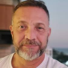 Elizabeth L Richards