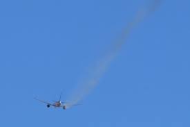 A united airlines flight bound for honolulu returned to denver international airport saturday after suffering an engine failure with debris from the aircraft falling onto a denver suburb. Qpvbgbrrqpyivm