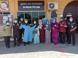 Panduan tata cara bacaan shalat lengkap. Penghuni Penjara Sungai Petani Jahit Ppe