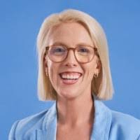 Edda Leon's Instagram, Twitter & Facebook