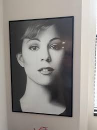 Foto di Mariah che posso appendere nella casa dei miei genitori severi 😅 :  r/MariahCarey