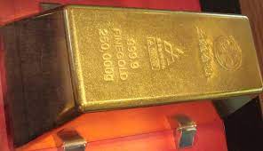 The standard gold bar that's held and traded internationally by central banks and bullion dealers is known as the 'good delivery' bar. What Is The Weight Of A Gold Bar Weight Of Stuff