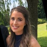 Lauren Pett's Instagram, Twitter & Facebook