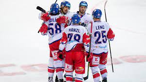 Wyniki na żywo z meczów hokeja na lodzie informują także o strzelcach bramek, wynikach tercji i końcowych rezultatach. Nejprve Trapeni Pak Sladky Obrat Aktivni Cesky Tym V Praze Zlomil Finy Hokej Cz Web Ceskeho Hokeje