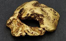 The centennial gold is the largest nugget found in alaska, it weighs 9.14. Uk S Largest Gold Nugget Worth 80 000 Found In Scottish River