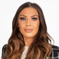 Molly Thacker's Instagram, Twitter & Facebook