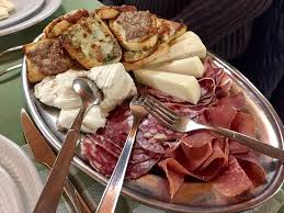 Ecco i migliori salumi garantiti made in italy, selezionati per te tra le più pregiate qualità di salumi crudi come salame, prosciutto crudo, coppa piacentina dop, capocollo, pancetta, bresaola, speck, guanciale, culatello. Antipasto Crostini Misti Formaggi E Salumi E Profiterol Al Cioccolato Foto Di Trattoria Acquarola Cesena Tripadvisor