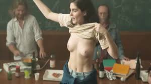 Claire Chust Nude Leslie Dans Scene De Menage